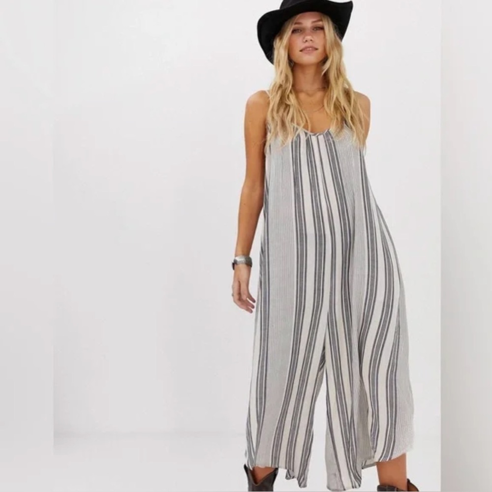 En Creme Black and White Striped Sleeveless Jumpsuit